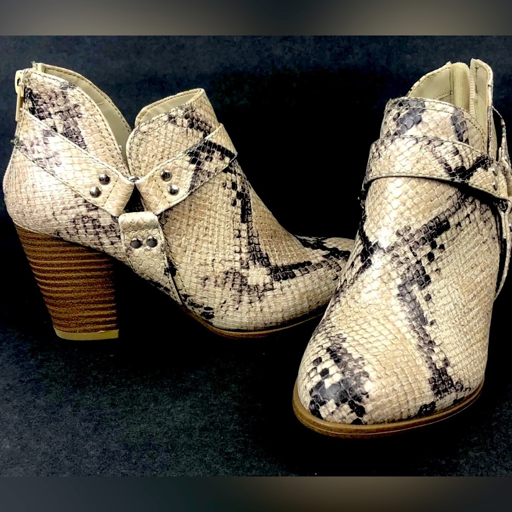 Fergalicious by Fergie Chucky Faux Snakeskin Women’s Ankle Boots Booties Sz 8.5
